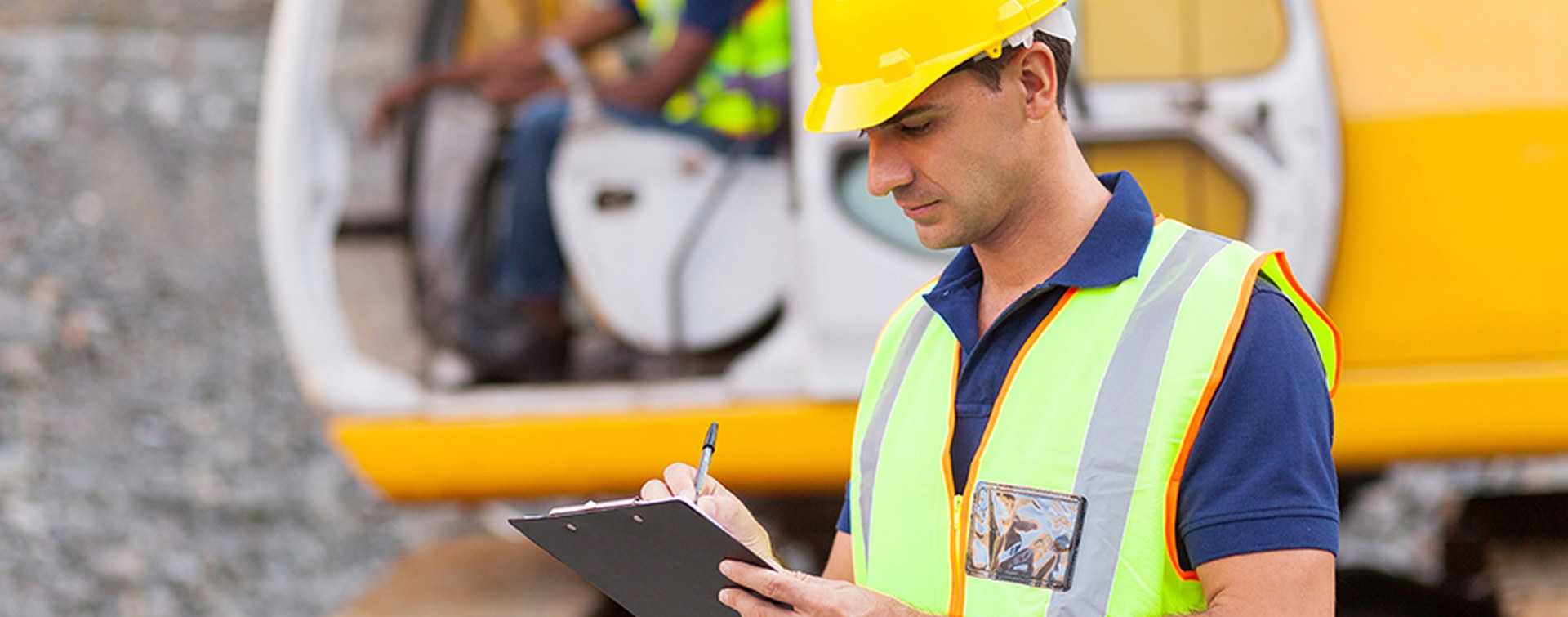 Immeuble en construction au coucher du soleil — illustration chantier IDF